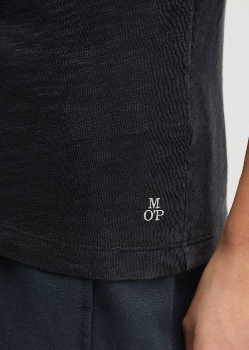 Camiseta DfC cuello pico regular Deep Night Blue en vista detallada