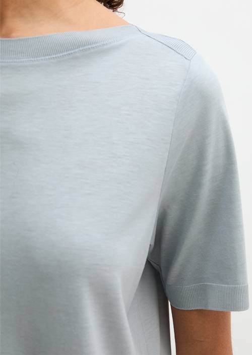 T-shirt de luxe régulier Grey Horizon en vue détaillée