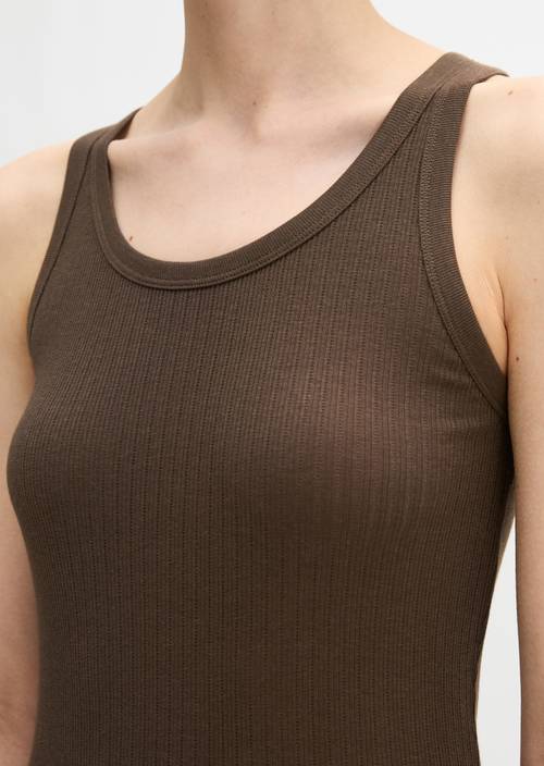 Ripp-Tanktop slim Burnt Coffee in Detailansicht