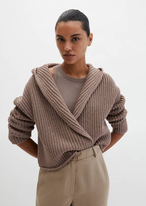Cárdigan oversize con capucha Chalky Brown en vista frontal