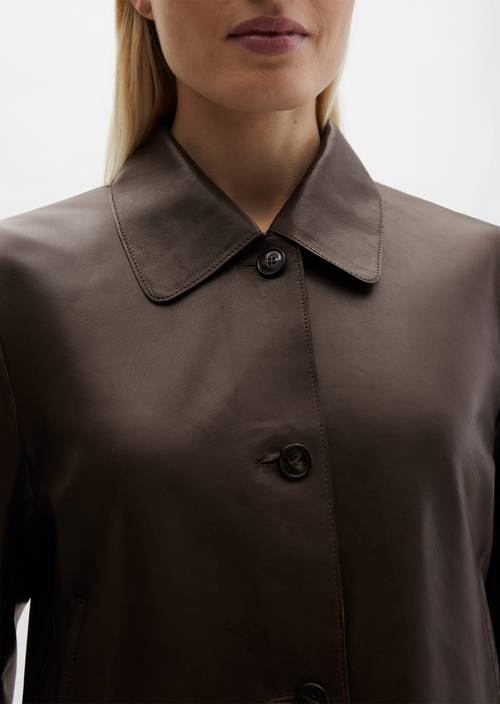 Kožená bunda na míru Burnt Coffee v detailním pohledu