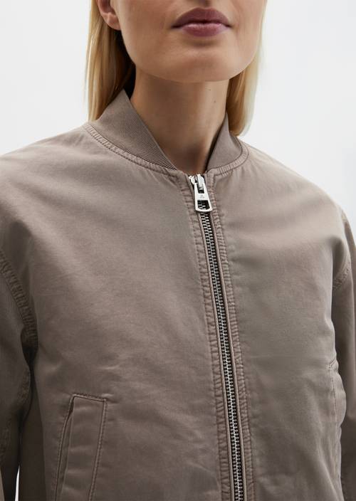 Twill-Blouson regular garment-dyed Chalky Brown in Detailansicht