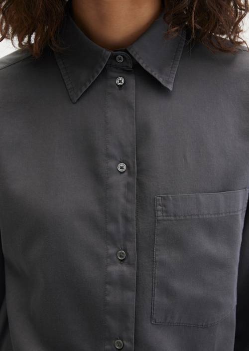 Bluse relaxed cropped Blue Graphite in Detailansicht