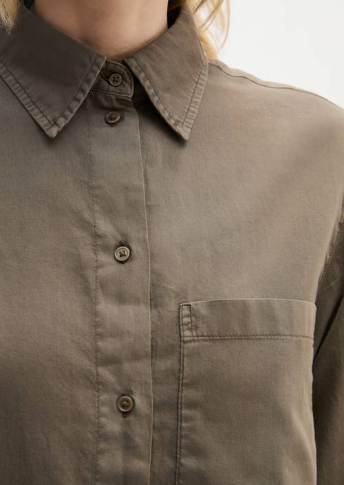 Bluse relaxed cropped Chalky Brown in Detailansicht