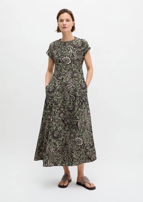 Crinkle-Kleid shaped Light Green in Frontalansicht