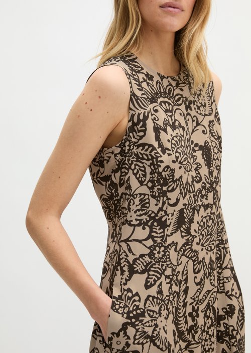 Sleeveless fitted dress — Dark Brown