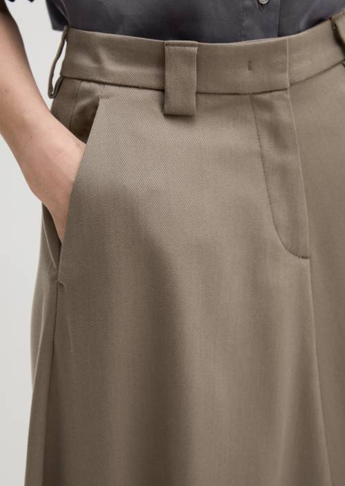 Ausgestellter Rock Chalky Brown in Detailansicht