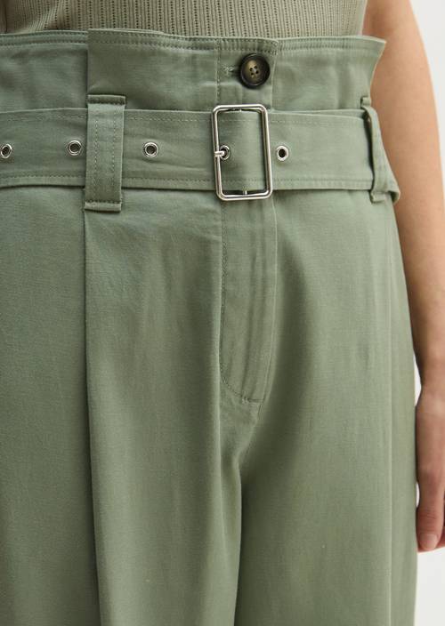 Paperbag broek recht Fresh Sage in detailaanzicht