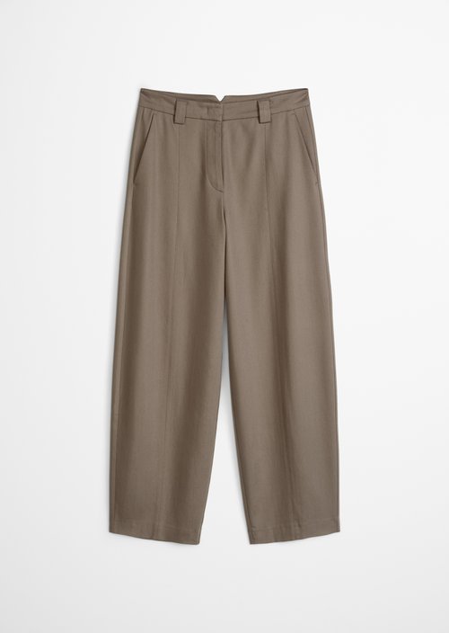 Barrel-style tapered suit trousers — Chalky Brown