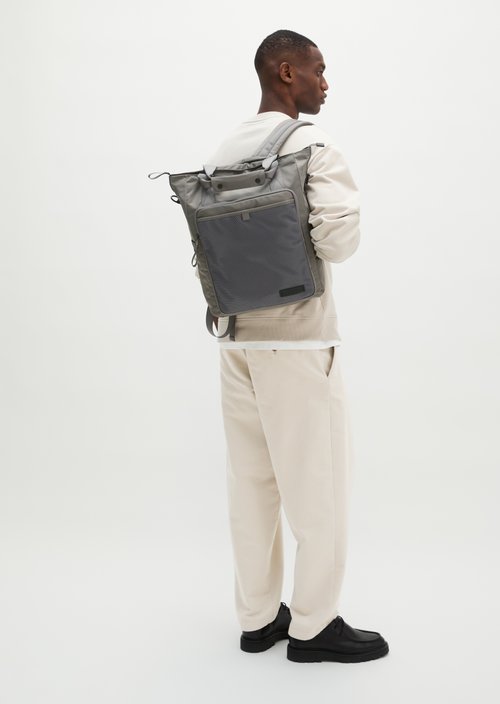 2-in-1 Backpack, Model Pius — Graphite Dust
