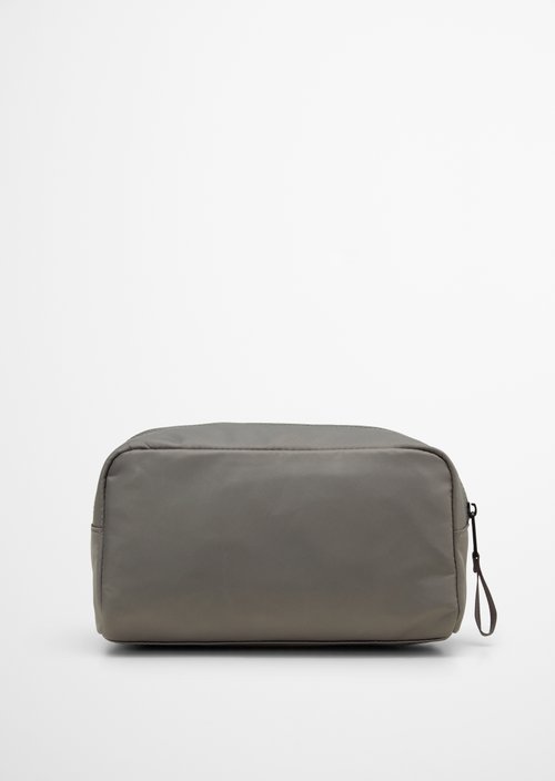 Model Peter Toiletry Bag — Graphite Dust