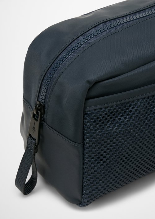 Model Peter Toiletry Bag — Dark Navy
