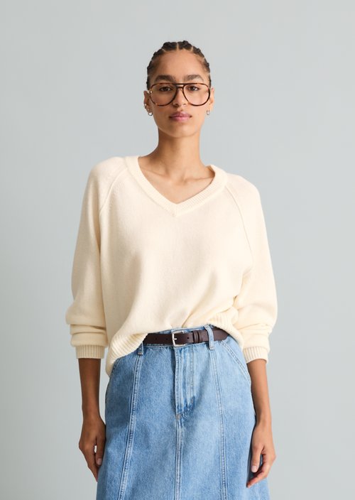 Merino V-Neck Sweater, Regular Fit — White Blush