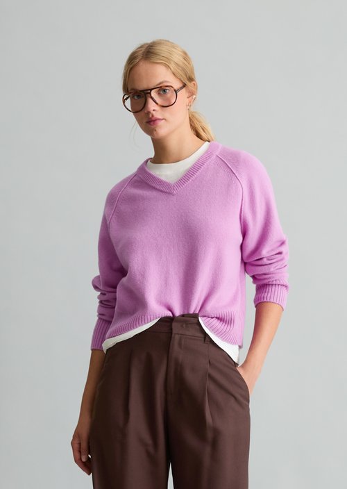 Merino V-Neck Sweater, Regular Fit — Smoky Grape