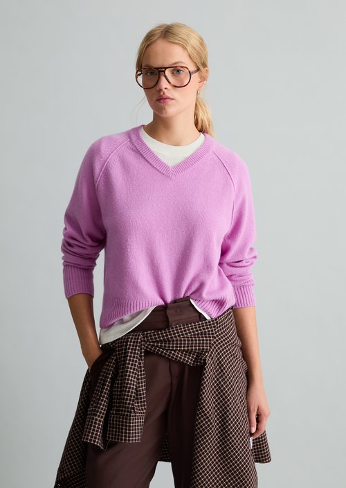 Merino V-Neck Sweater, Regular Fit — Smoky Grape