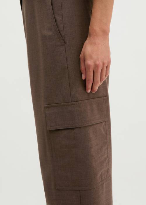 Barrel-Cut Cropped Wool Cargo Pants Burnt Coffee in detail view