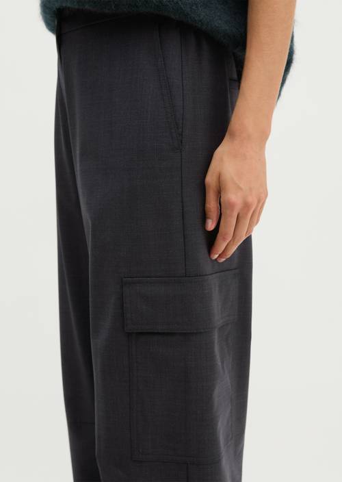 Woll-Cargohose barrel cropped Coal Grey Melange in Detailansicht
