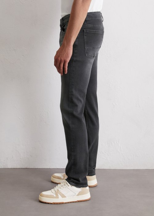 Jeans model Sjöbo shaped — Dark Grey Wash