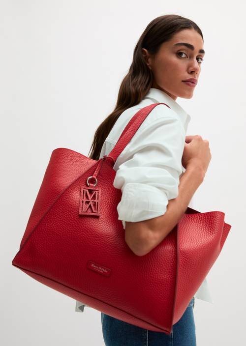 Biana Tote Bag Shiny Red worn on model