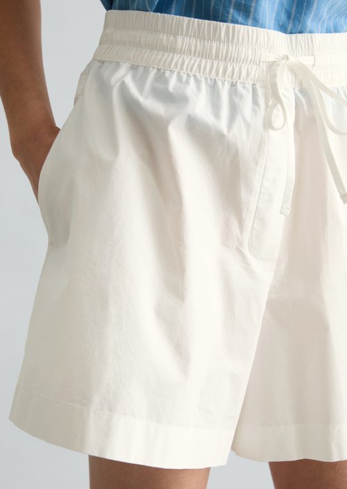 Relaxed shorts — Silky White