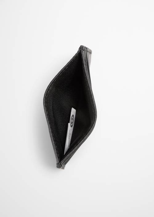Kartenetui Model Junis Black geöffnet dargestellt