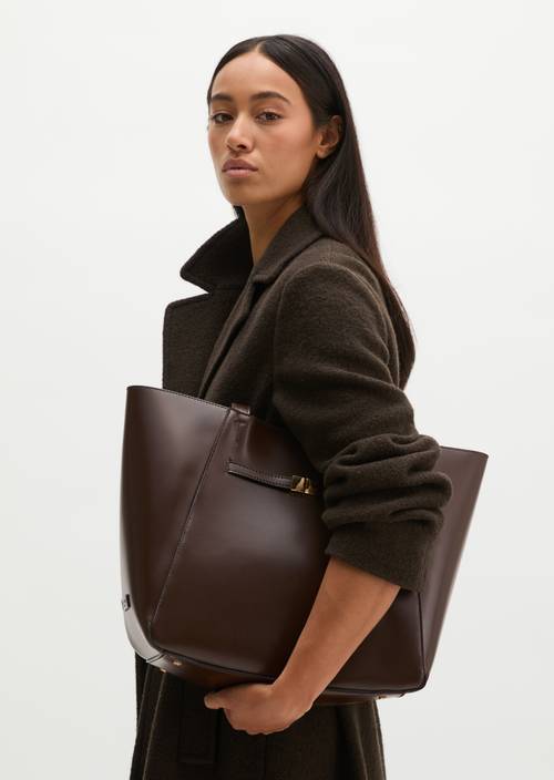 Tessa Tote Bag Brown worn on model