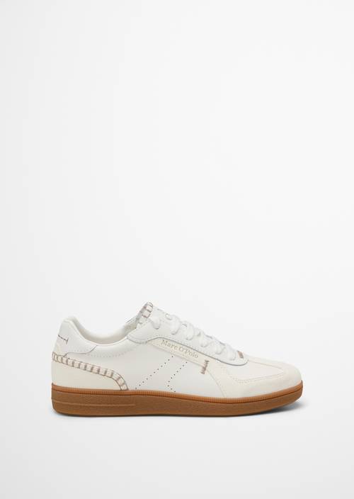 Sneaker modèle Charlie MO'P Offwhite vue extérieure de la chaussure droite