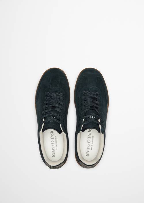 Sneaker Model Charlie True Navy in top view