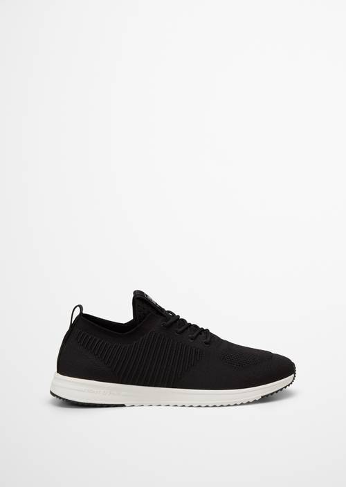 Sneaker model Jasper Black right shoe outer view