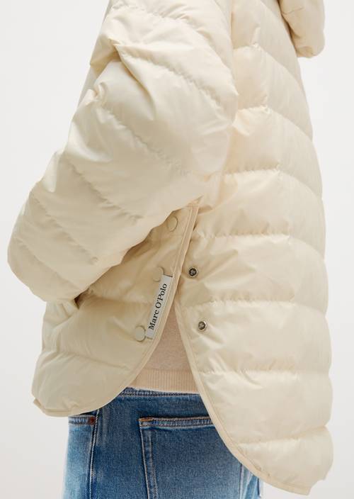 Daunen-Steppjacke mit Kapuze relaxed Chalky Sand in Detailansicht