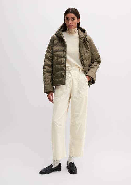 Veste matelassée en duvet avec capuche relaxed Milky Brown en vue de face
