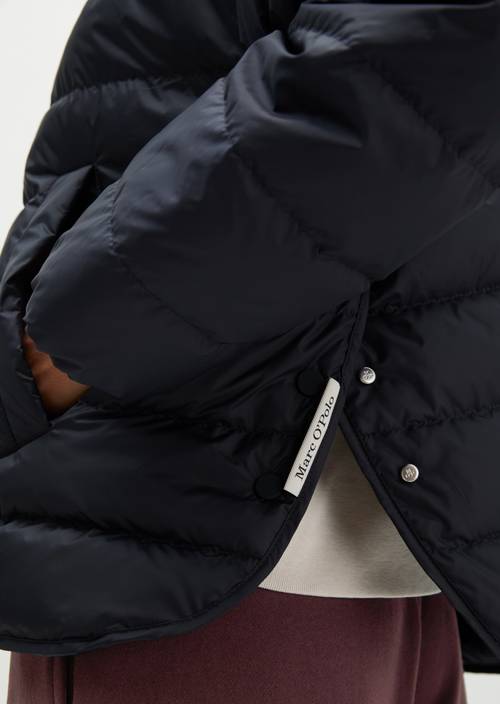 Daunen-Steppjacke mit Kapuze relaxed Maritime Blue in Detailansicht