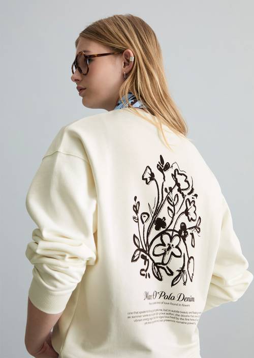 Oversize sweatshirt Silky White in front view