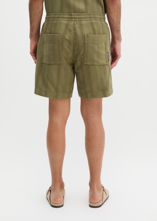 Shorts model Arik Jogger — Fresh Seaweed
