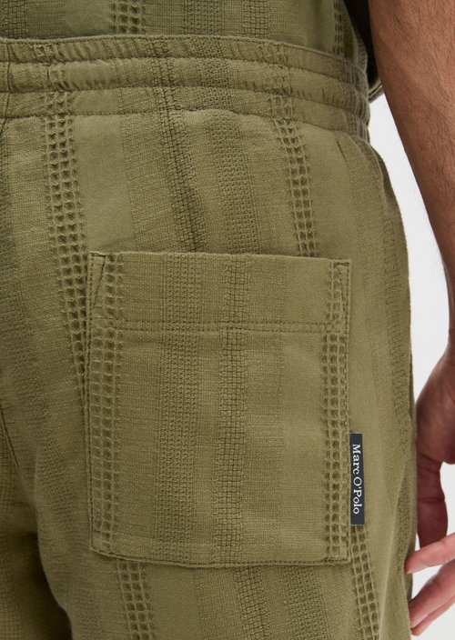 Shorts model Arik Jogger — Fresh Seaweed