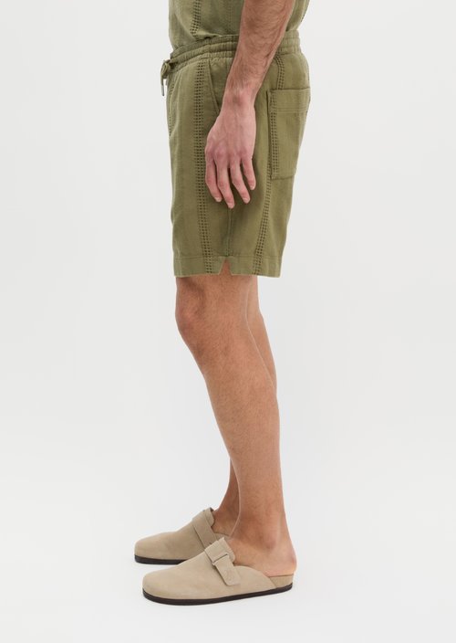 Shorts model Arik Jogger — Fresh Seaweed