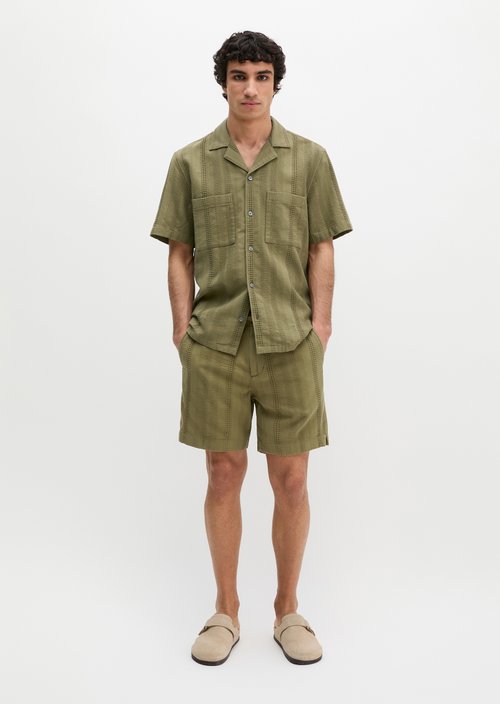 Shorts model Arik Jogger — Fresh Seaweed