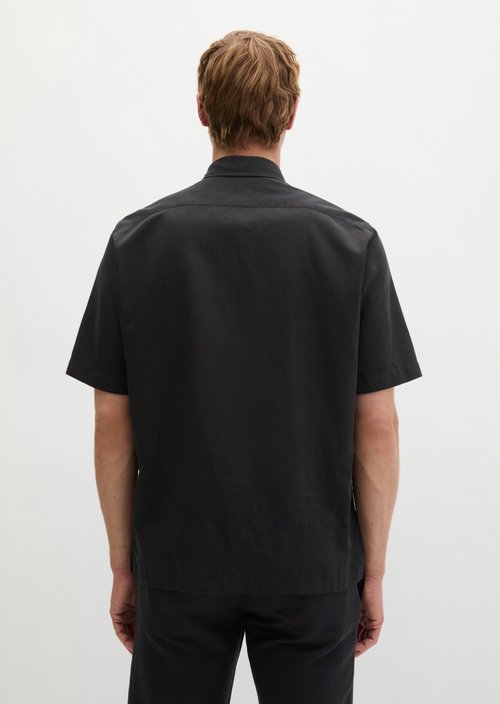Regular short-sleeved shirt — Black (alternate view)