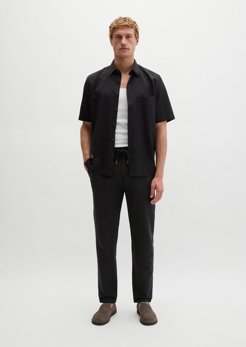 Regular short-sleeved shirt — Black