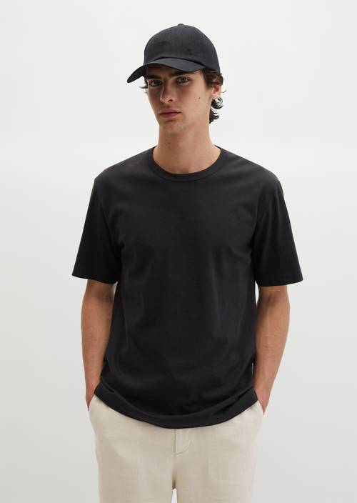 Camiseta regular Black en vista frontal