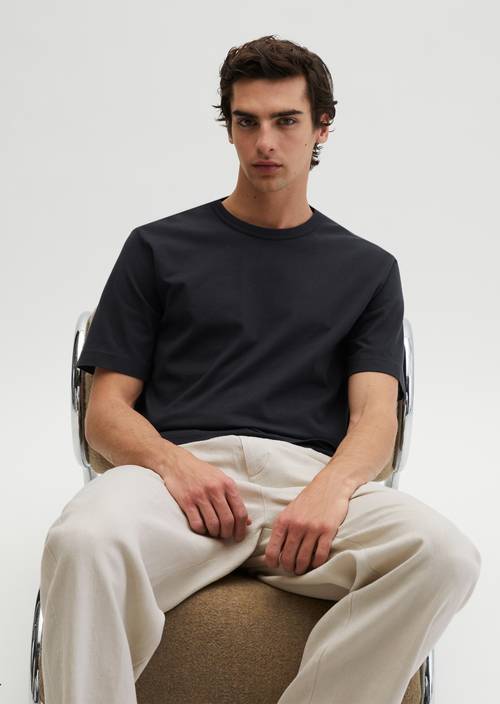 Camiseta regular Dark Navy en vista frontal