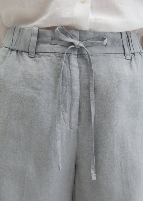 Relaxed linen shorts — Quiet Sea