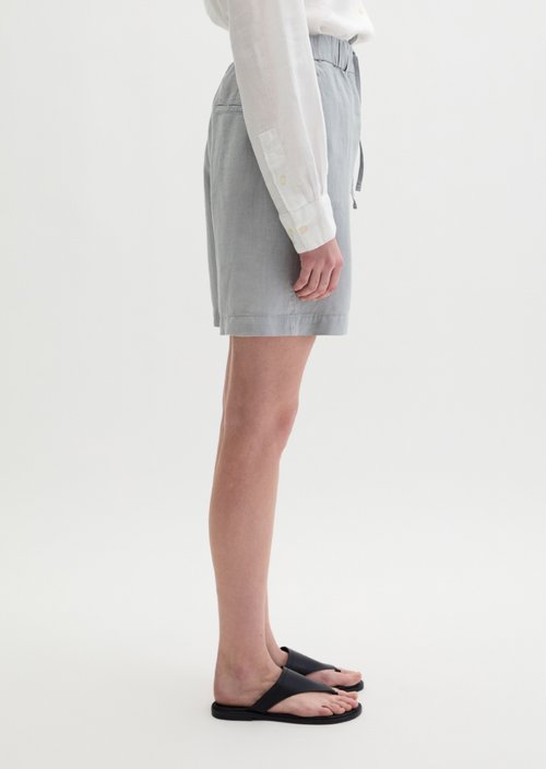 Relaxed linen shorts — Quiet Sea