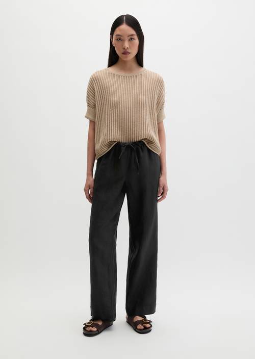 Straight linen trousers Black in front view