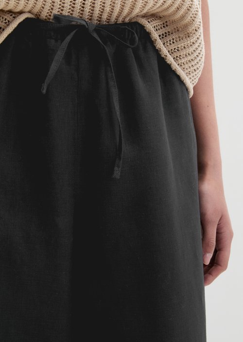 Straight linen trousers — Black
