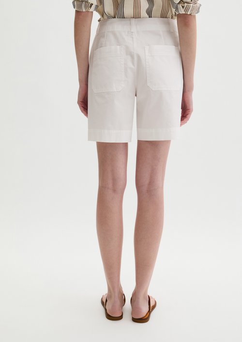 Chino shorts model Lande wide — White (alternate view)