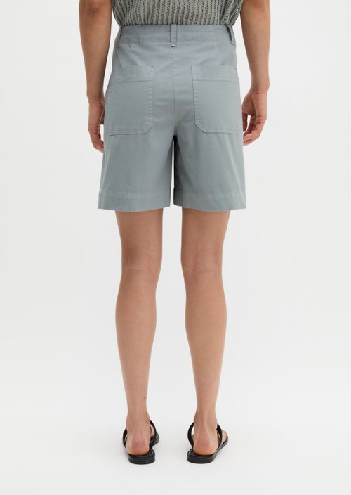 Chino shorts model Lande wide — Quiet Sea