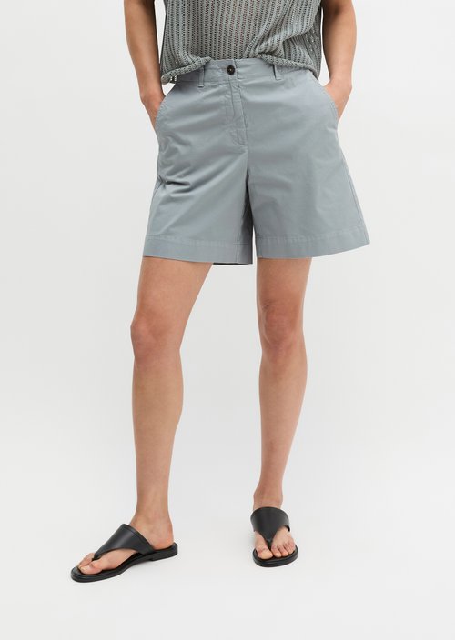 Chino shorts model Lande wide — Quiet Sea