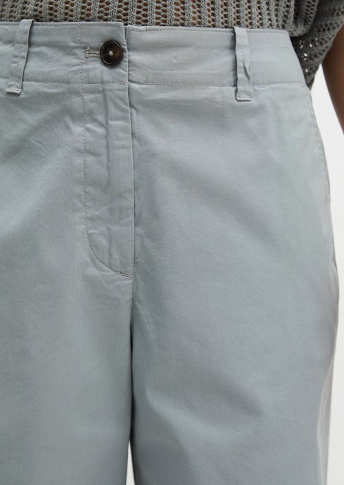 Chino shorts model Lande wide — Quiet Sea