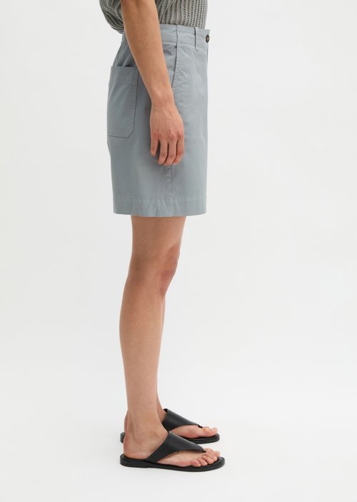 Chino shorts model Lande wide — Quiet Sea